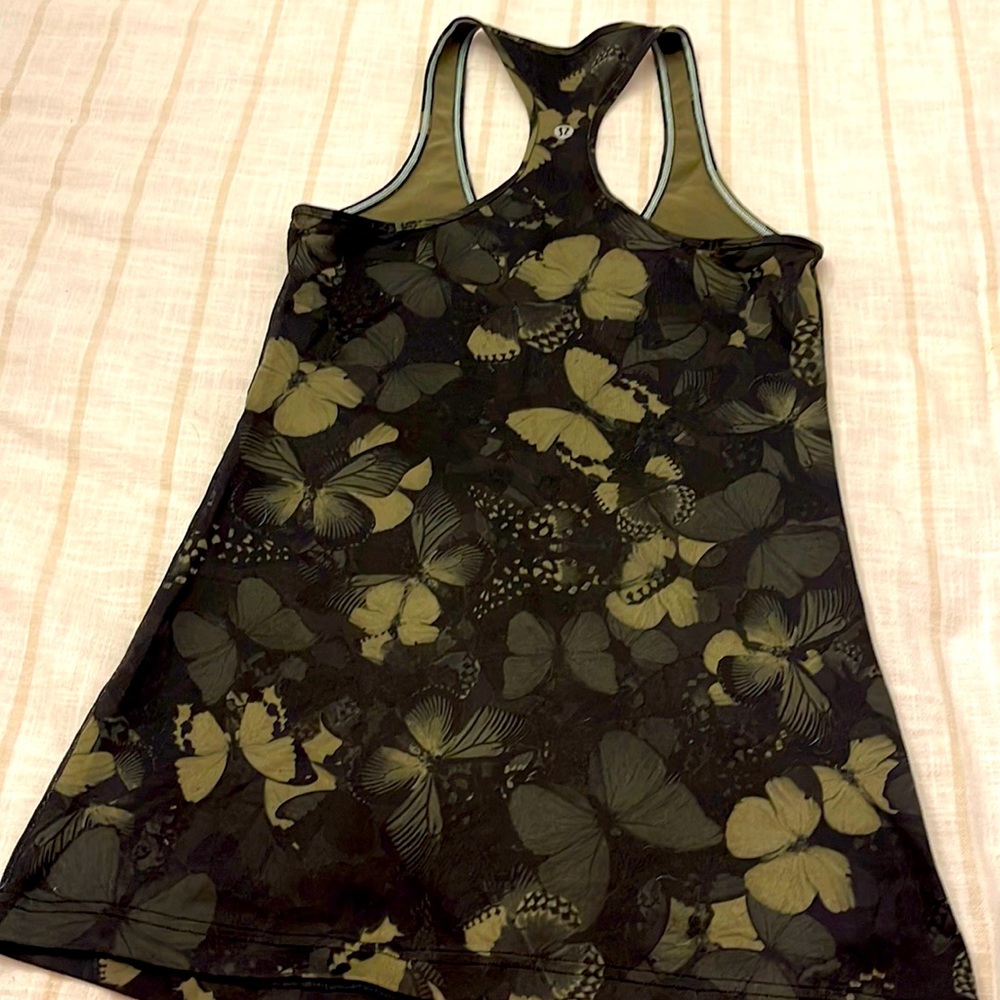 Lululemon cool racer back tank top size 6 butterfly camo